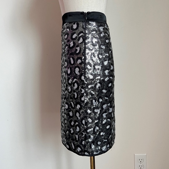 Love Moschino Animal Print Sequin Mini Skirt in Grey Black and Silver Size 4 - Picture 2 of 5